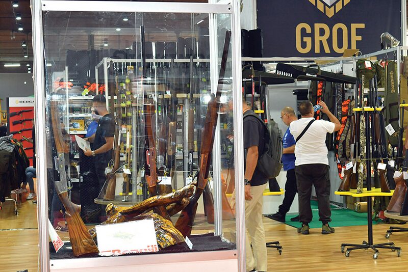 Komplet pušaka 6,2 miliona dinara