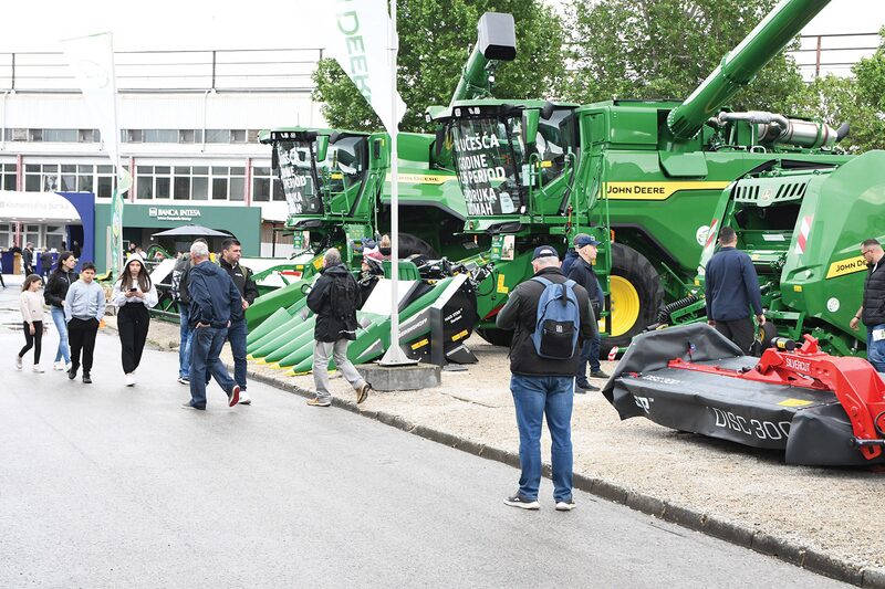 VELIKO INTERESOVANJE ZA NOVE KOMBAJNE KIŠA OHRABRILA KUPCE