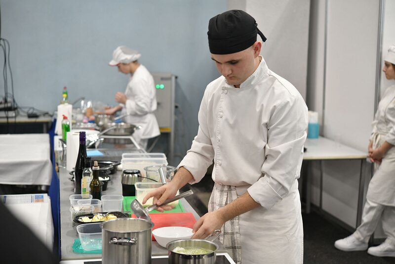 Šest ekipa takmiči se u nekoliko kategorija